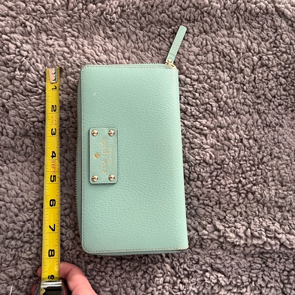 Kate Spade - Picture 2 of 8